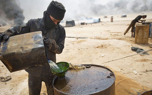 ABD Suriye'deki en büyük petrol rezervini sahiplendi