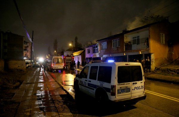 Ankara'da 3 gecekondu kundaklandı