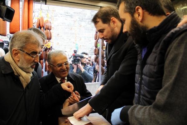 Bakan Berat Albayrak Kayseri'de esnafı ziyaret etti