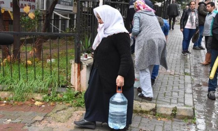 İzmir’de tankerle su dağıtımı