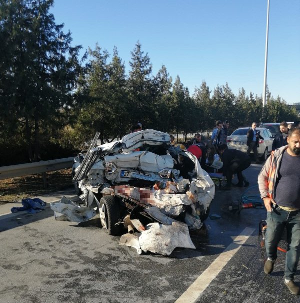 Mersin'de trafik kazası: 1 ölü 2 yaralı