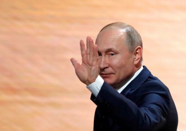 Putin'den başkanlık sistemi için değişiklik sinyali