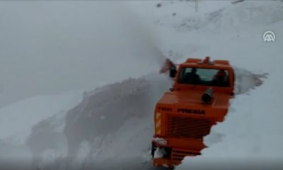 Erzurum yoğun kar yağışı altında